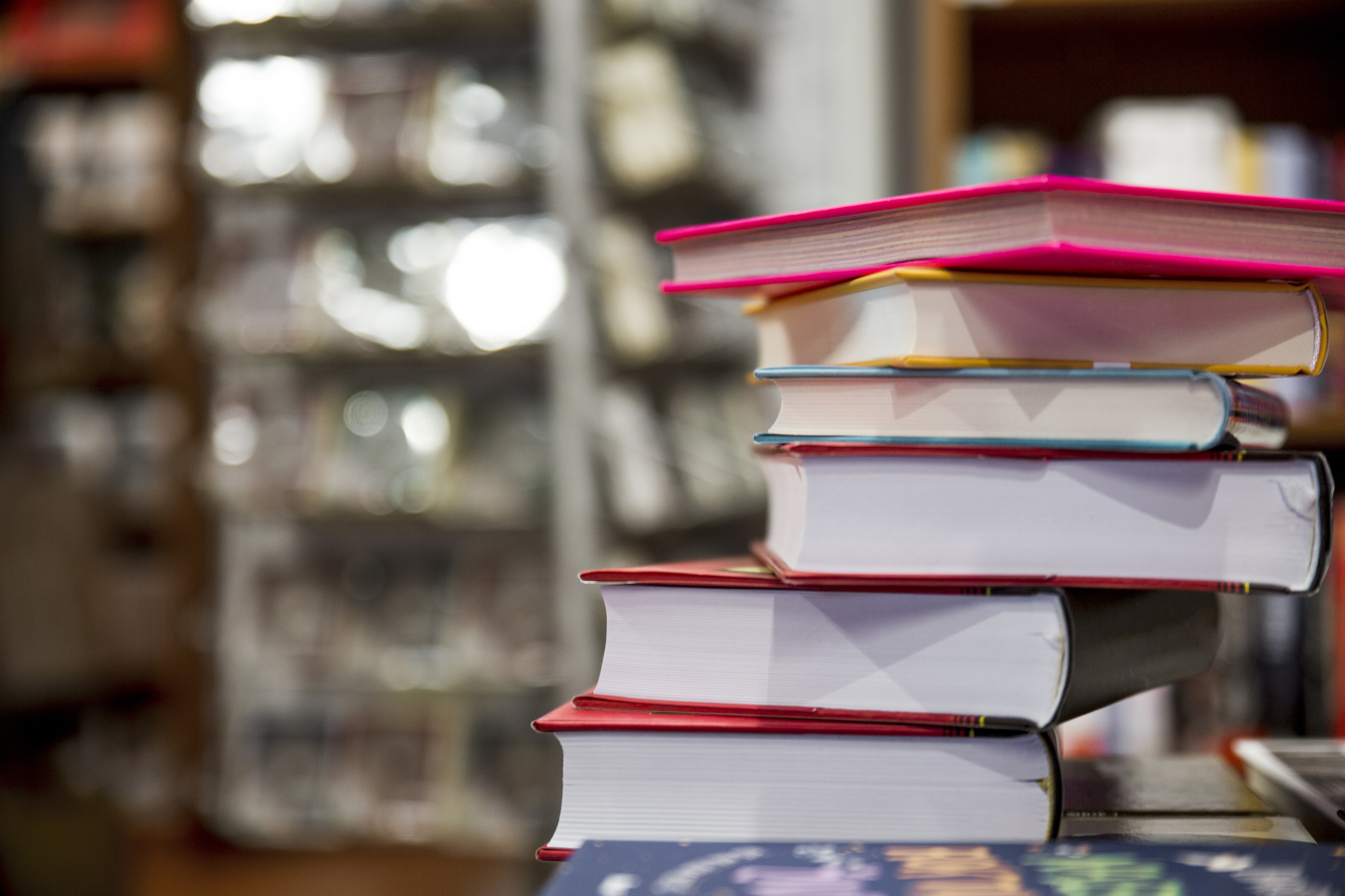 Участники книжного рынка оценили последствия атак на склады Wildberries