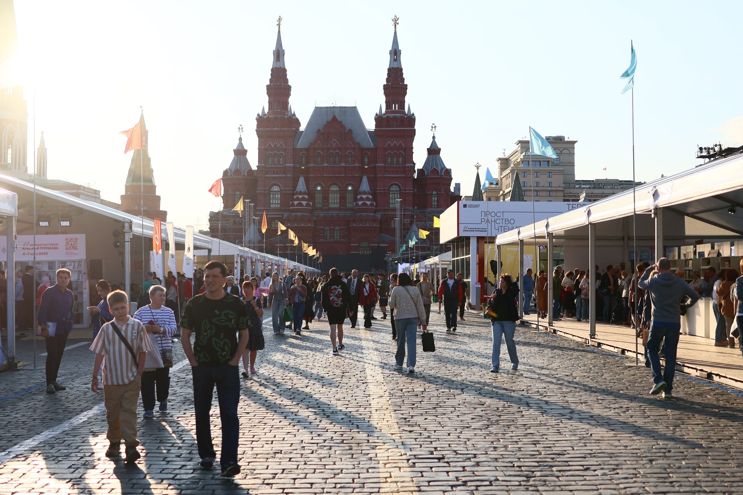 В Москве на фестивале представили завершающий том серии "Народы и культуры"