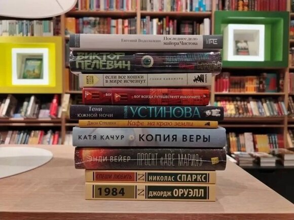 "Что читает Москва?": Евгений Водолазкин с романом "Последнее дело майора Чистова" сместил Виктора Пелевина
