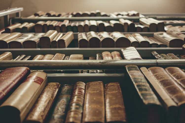 В России разработают методы контроля за старением книг-памятников