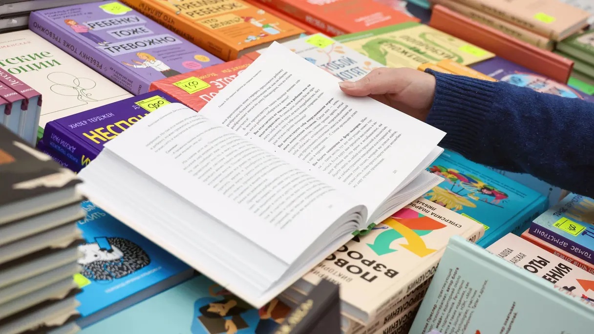 Книги Сорокина и Хемингуэя исключили из перечня подлежащих маркировке