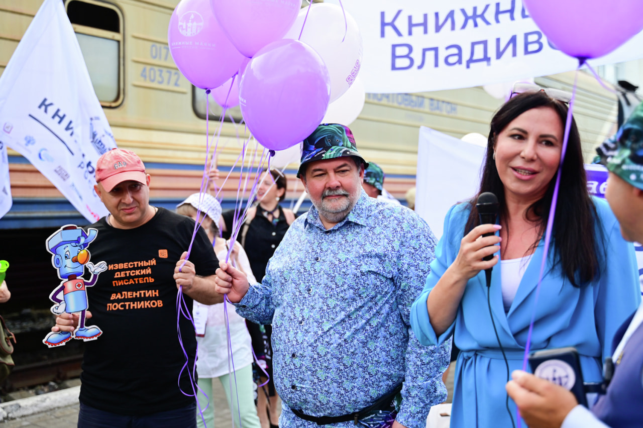 "Книжный поезд" в пути: как "Читающий Август" объединил 32 региона России