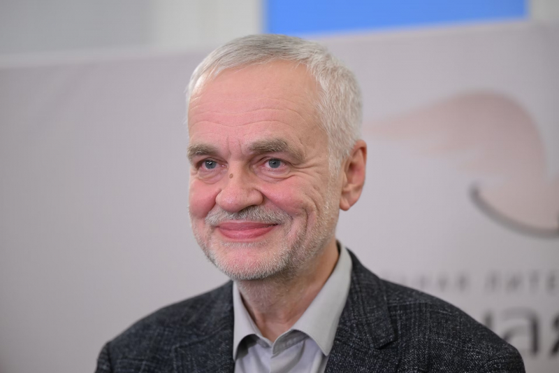 Писатель Варламов назвал топ-3 самых востребованных книг 2025 года