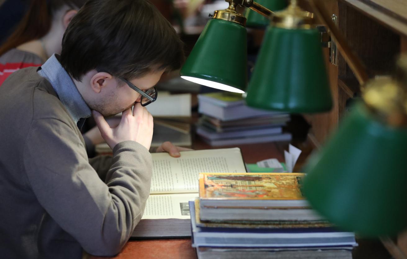 ВЦИОМ: порядка 70% россиян читают книги ежедневно